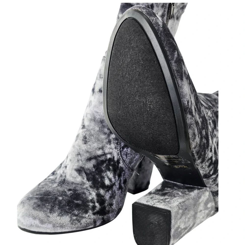 Bamboo Namaste-07S Gray Crushed Velvet Block Heel‎ Ankle Boots Size 7